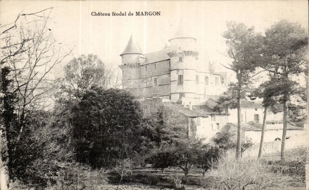 Castelo feudal de MARGON — vista panorâmica — editor não identificado - Frente