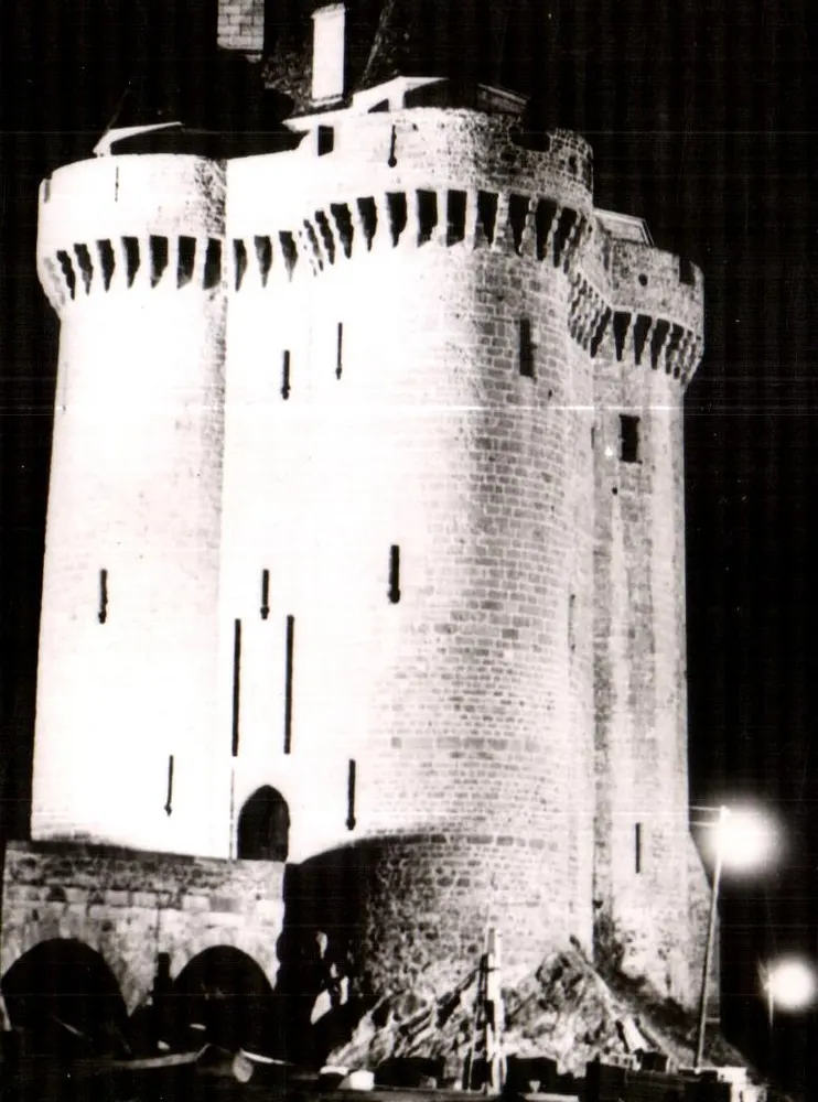 Saint-Servan — A Torre Solidor iluminada — Foto Real, editor M. Guérin, n° P.14.591 - Frente