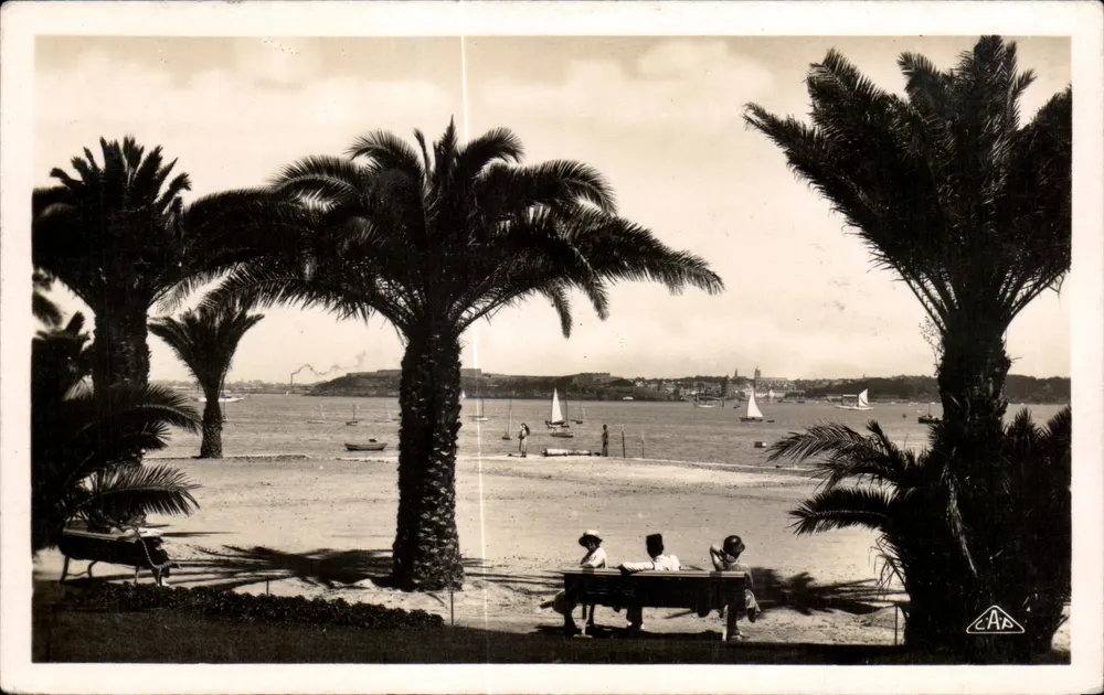 Dinard — Die Palmen — Im Hintergrund, St-Servan - Vorderseite