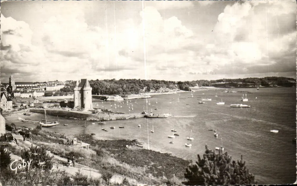 Saint-Servan (I.-et-V.) — Torre Solidor e o Porto — Edições Gaby - Frente