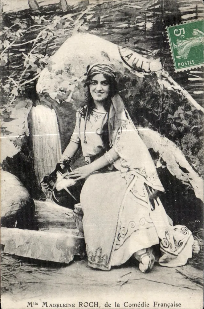 Frau Madeleine Roch, aus der Comédie Française — in orientalischem Kostüm — veröffentlicht von der Comédie Française - Vorderseite
