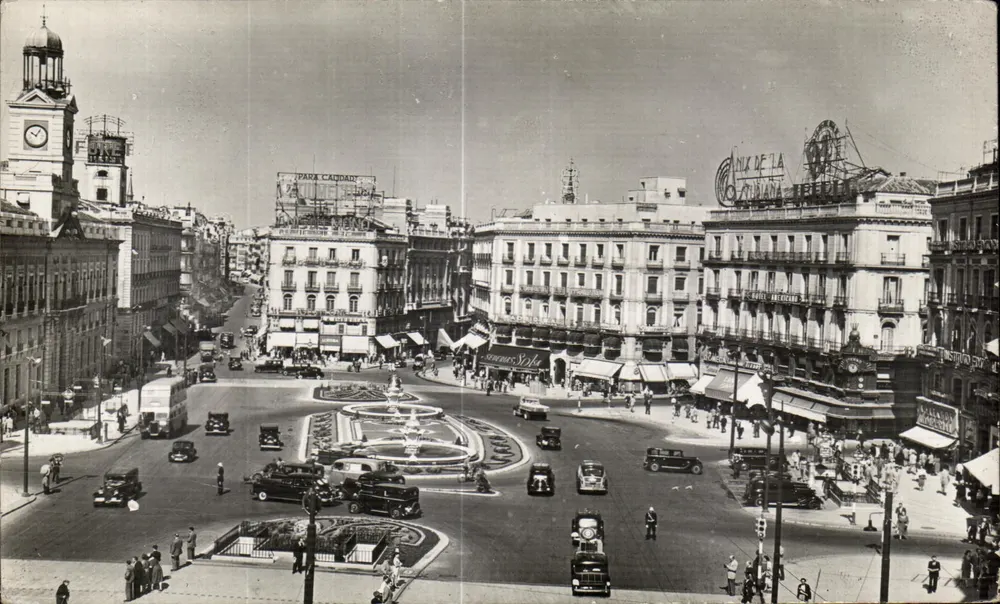 Place de la Puerta del Sol — Madrid — editor Postales Bea, n°1 - Frente