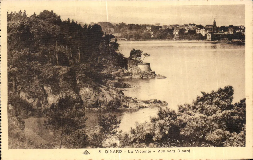 Dinard - La Vicomté - Vista para Dinard — Editor C. Alsaïcience des Arts Plastiques - Frente