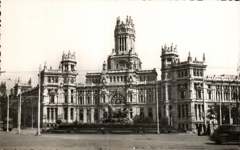 Palácio das Comunicações — Madrid — Edições Arríbas - Frente