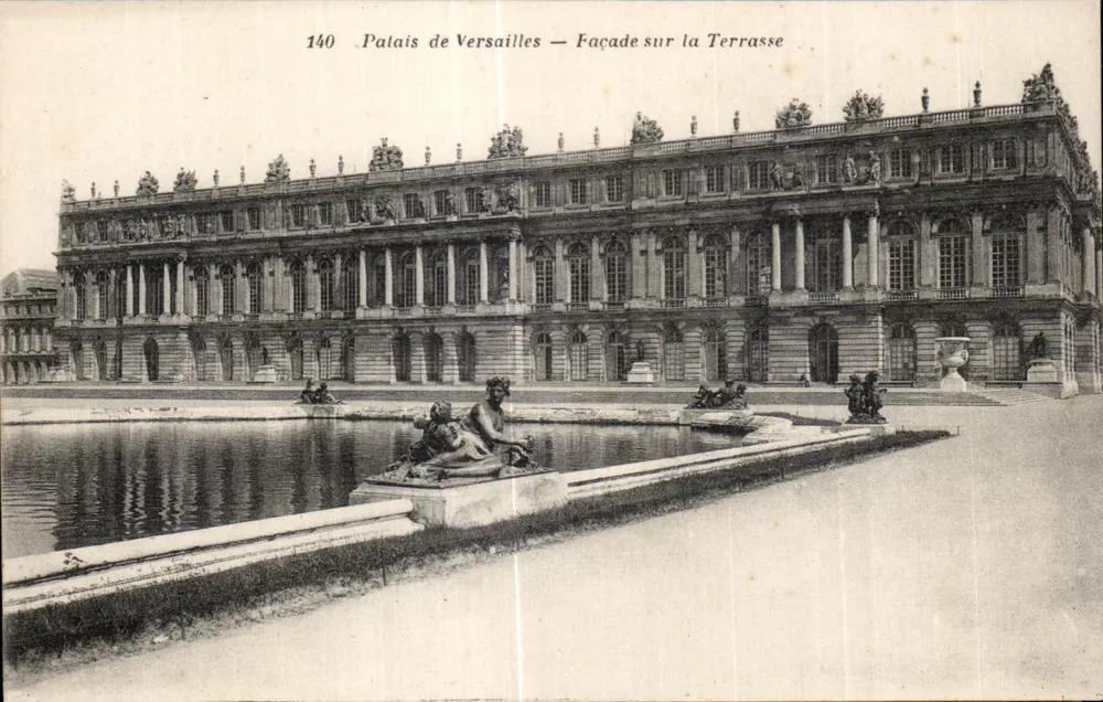 Palácio de Versalhes — Fachada na Terrasse — Editor EDIA, n° 140 - Frente