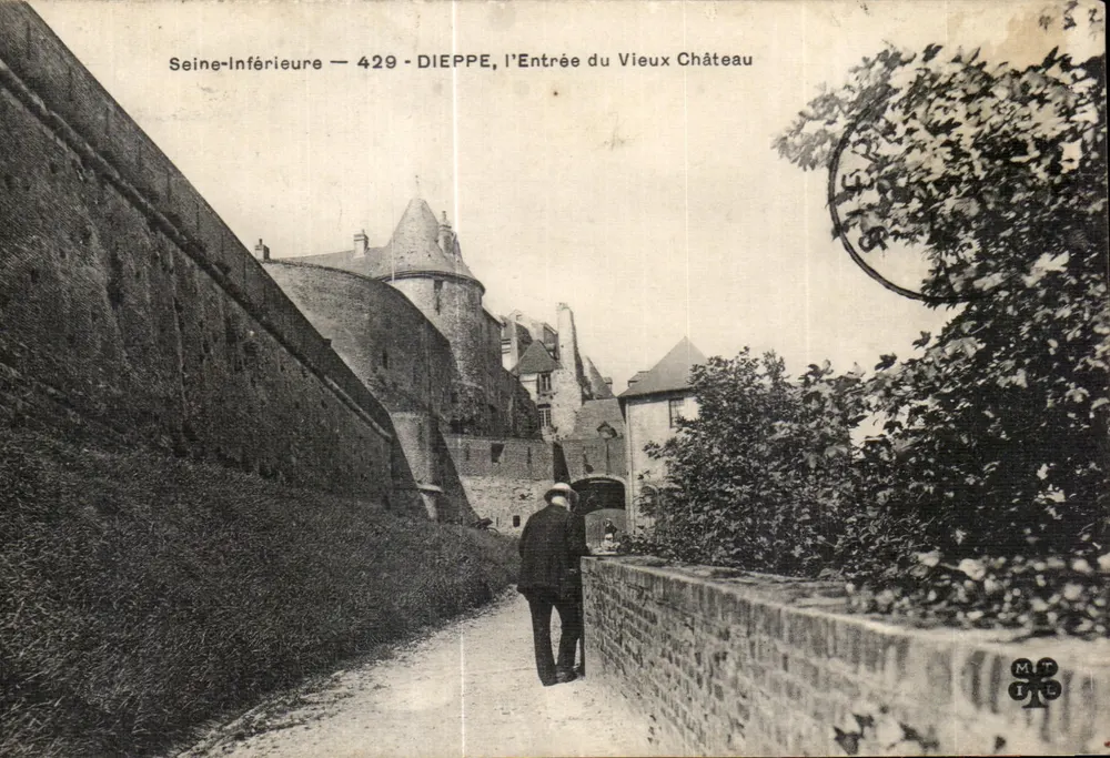 Dieppe, der Eingang zum Alten Schloss — Seine-Inférieure — 429 — Verleger M.T.P. - Vorderseite