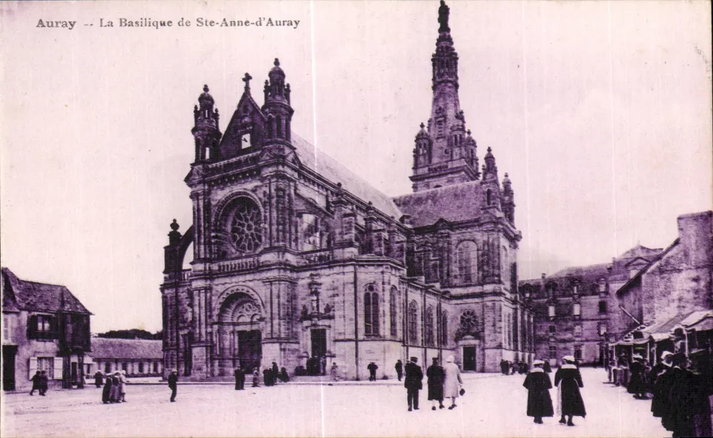 Auray — A Basílica de Santa Ana de Auray - Frente