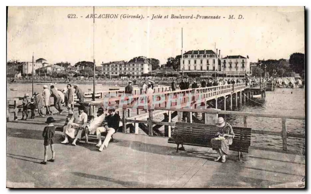Arcachon (Gironde) — Píer e Boulevard-Promenade — M. D. - Frente