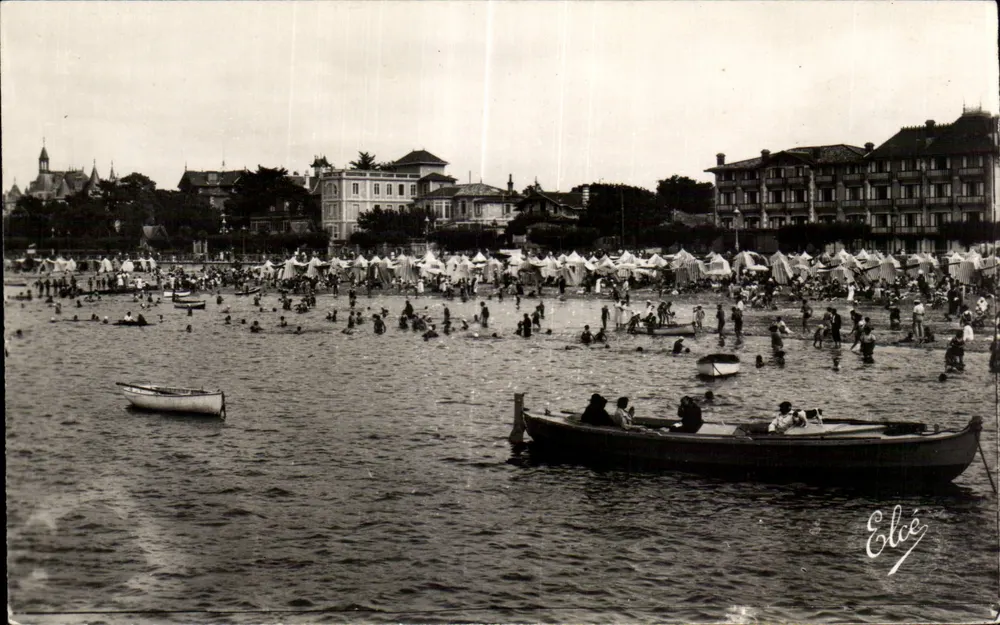 Arcachon — Die Strandpromenade zur Badezeit in Richtung Casino — L. Chatagneau, 92, Cours Victor-Hugo, Bordeaux - Vorderseite