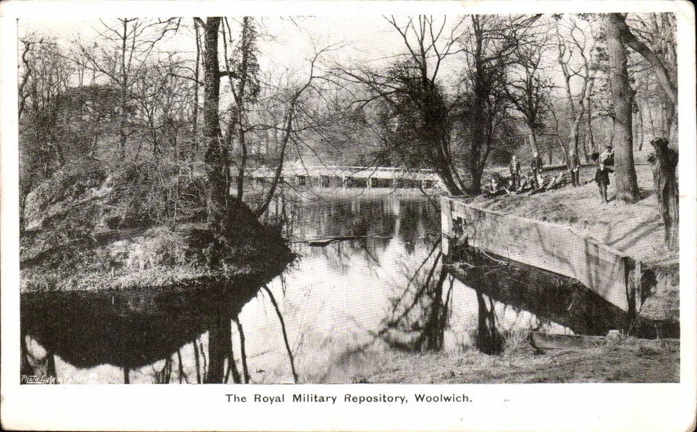 Das königliche militärische Depot, Woolwich — Ansicht des Kanals und der Brücke — Photo Salix, Woolwich - Vorderseite