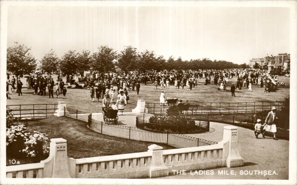 The Ladies Mile, Southsea — lebendige Ansicht eines Parks — unbekannter Verlag, Nr. 10a - Vorderseite
