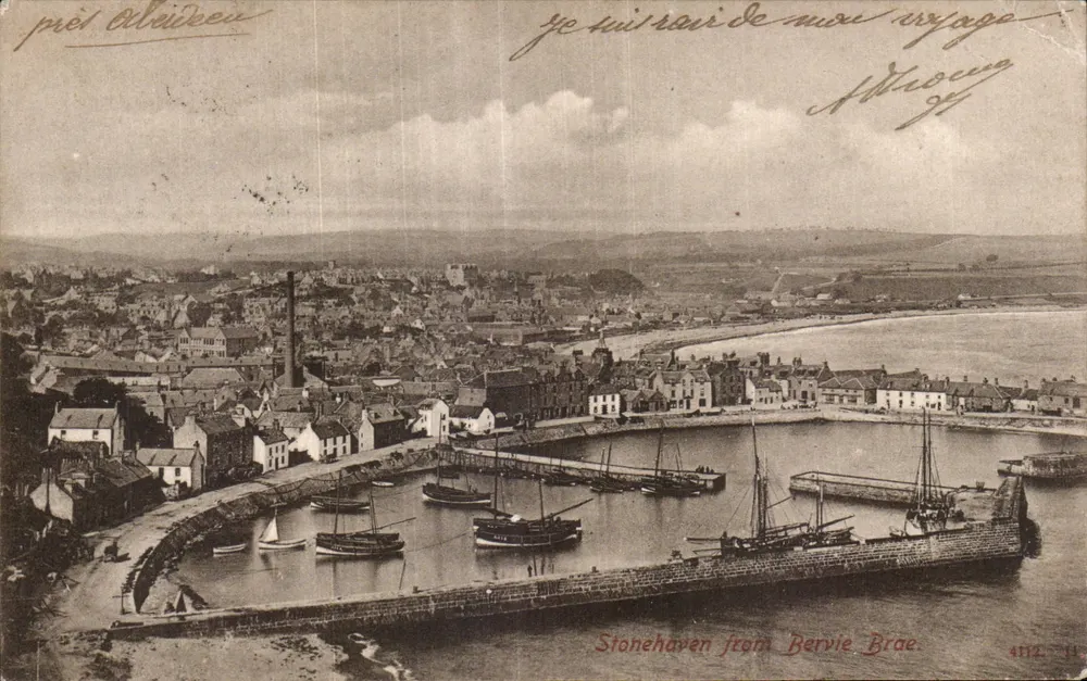 Stonehaven a partir de Bervie Brae — vista do porto e do vilarejo — editor anônimo, n° 4112 - Frente