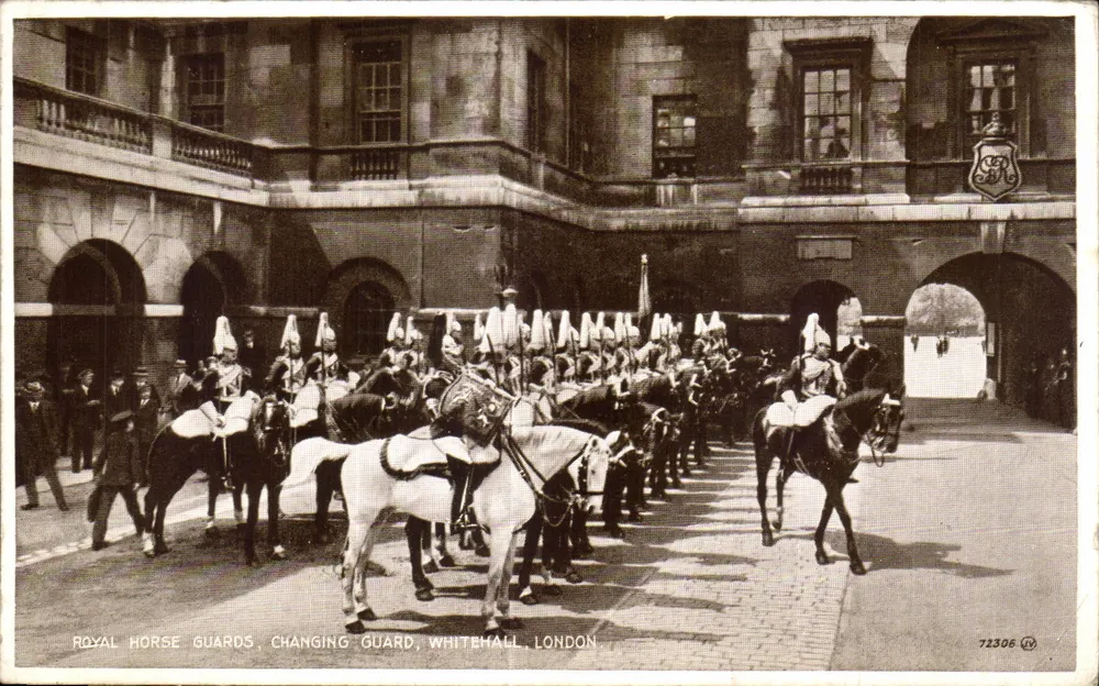 Royal Horse Guards, Changing Guard, Whitehall, London — Valentine's Postcard n°72306 - Vorderseite