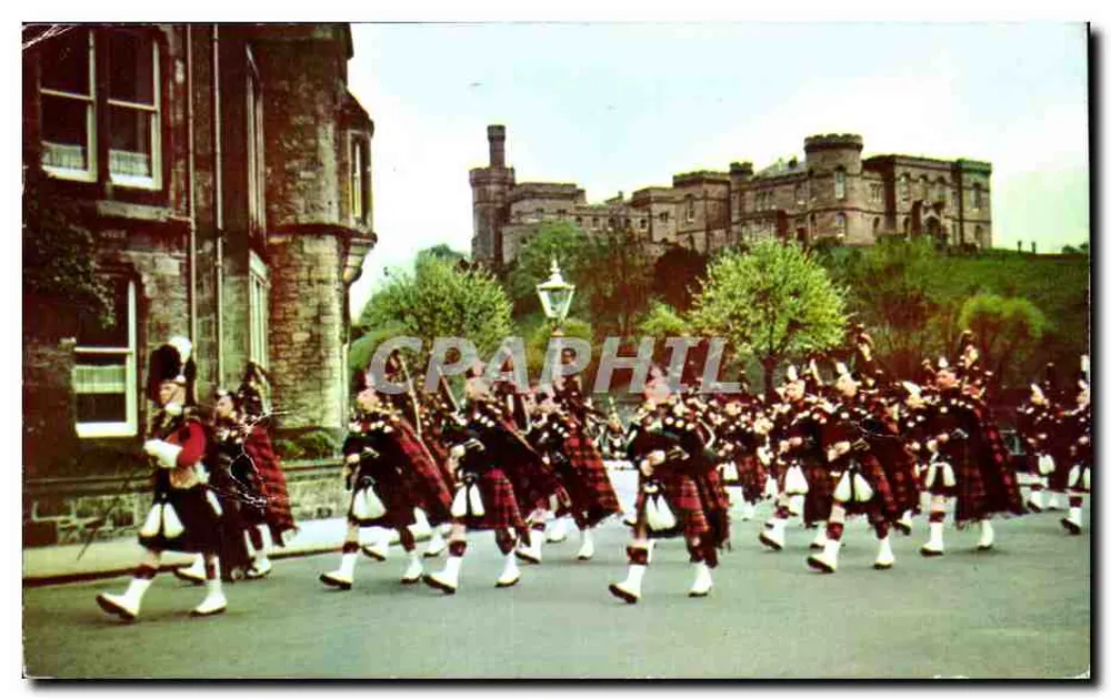 Highlanders Pipe Band — Inverness — Nationale serie O 33 — uitgever : Kleurfoto - Voorkant