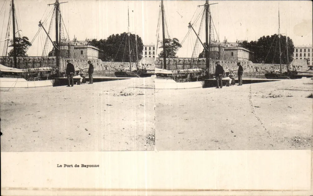 Der Hafen von Bayonne — Ansicht des Hafens mit Booten und Männern — kein Verlag oder Nummer sichtbar - Vorderseite