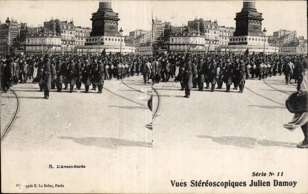 Place de la Bastille — Militärparade — Stereoskopische Ansichten Julien Damoy, Serie N° 11 - Vorderseite