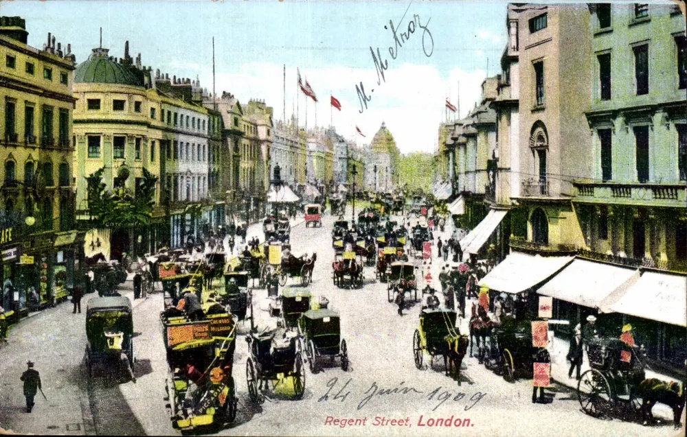 Regent Street, Londres — vista animada com carruagens — editor Samuels Ltd, n° 1001/7 - Frente