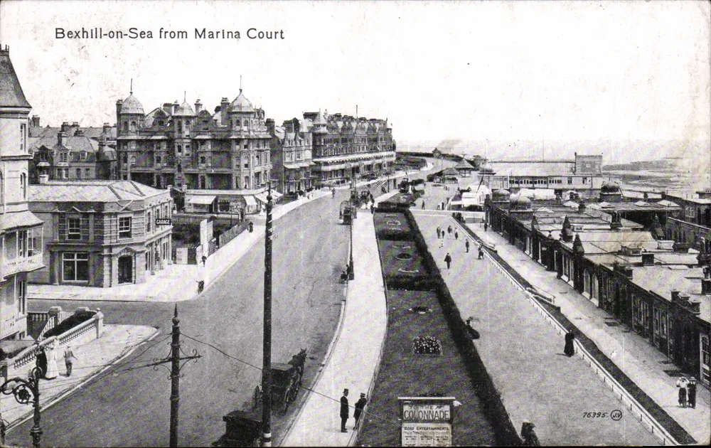 Bexhill-on-Sea von Marina Court — Ansicht der Promenade und Gebäude — britische Herstellung, n° 76395 - Vorderseite
