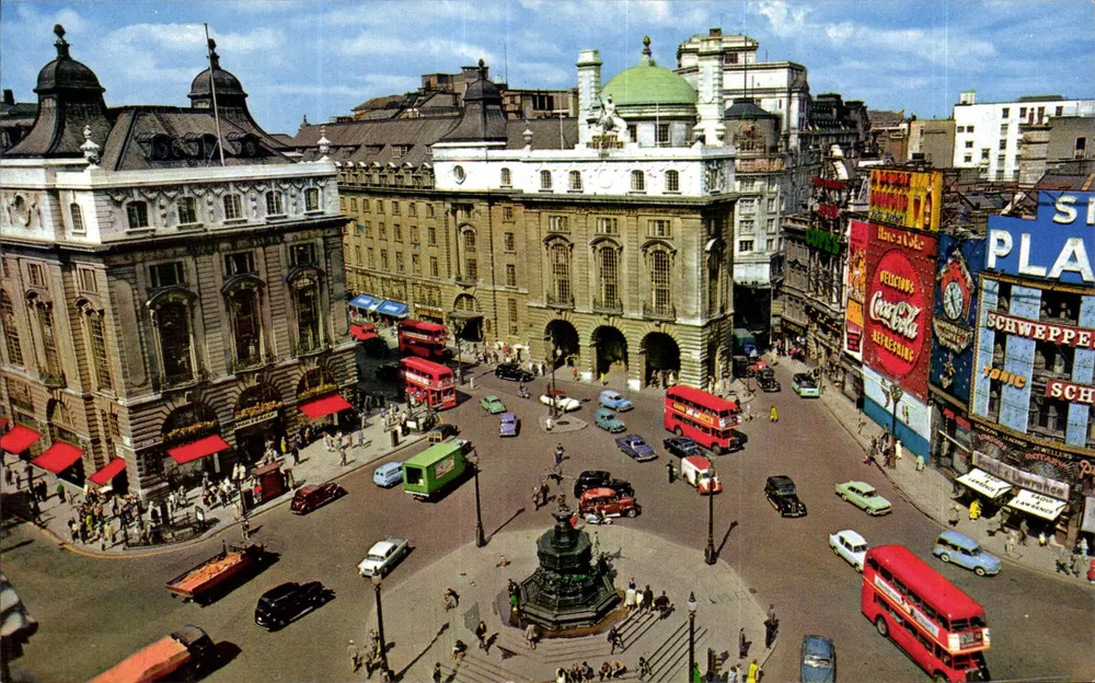 Piccadilly Circus, Londyn — widok z powietrza — Natural Colour Series, n° C11803 - Awers