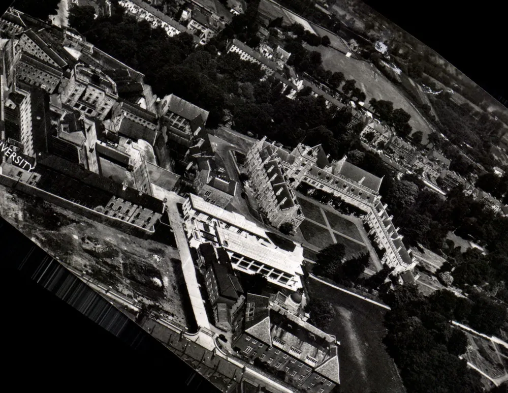 Vista aerea dell'Università — Dublino — editore sconosciuto - Recto