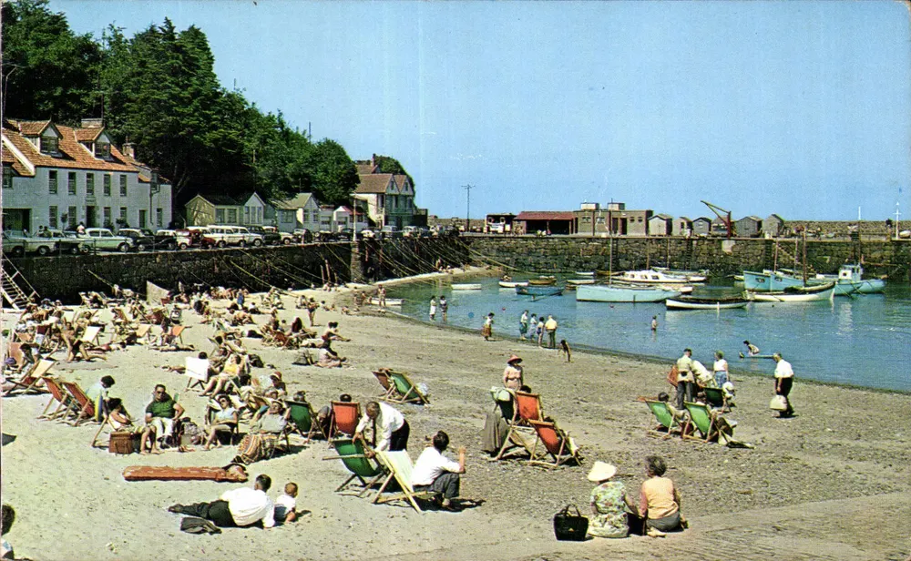 Porto de Rozel, Jersey — centro da indústria da pesca — Guernsey Press Co. Ltd. - Frente