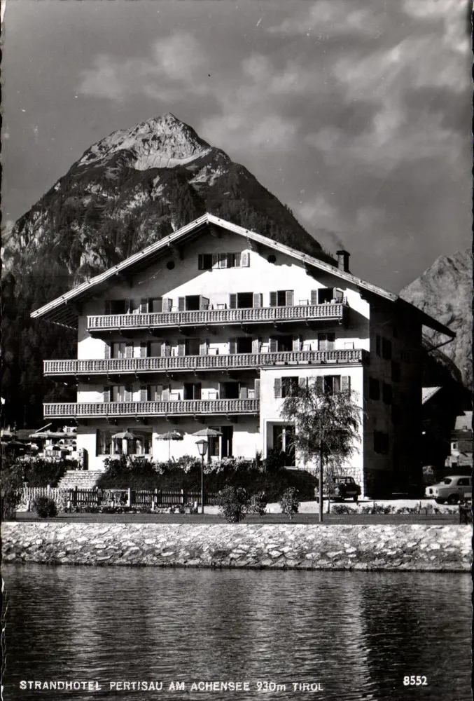 Strandhotel Pertisau am Achensee — 930m Tirol — Verlag Leopold Heiss, Nr. 8552 - Vorderseite
