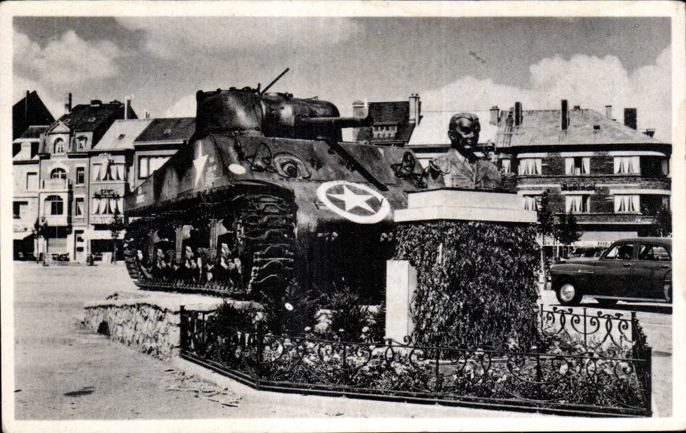 Bastogne — El Tanque y el Busto del General Mac-Auliffe — Edición L.B. - Anverso