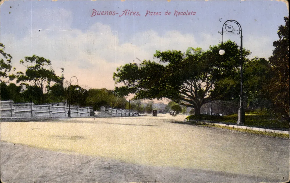 Buenos Aires. Paseo de Recoleta — Ansicht des Parks mit Laternen und Bäumen — Verlag Alfonso H. Brod - Vorderseite
