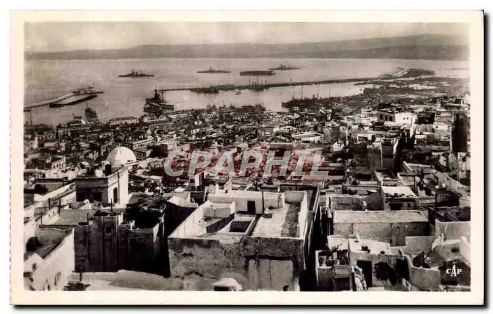 Luftbild des Hafens und der Dächer der Stadt — CAPAPHIL, Nr. 138 - Vorderseite