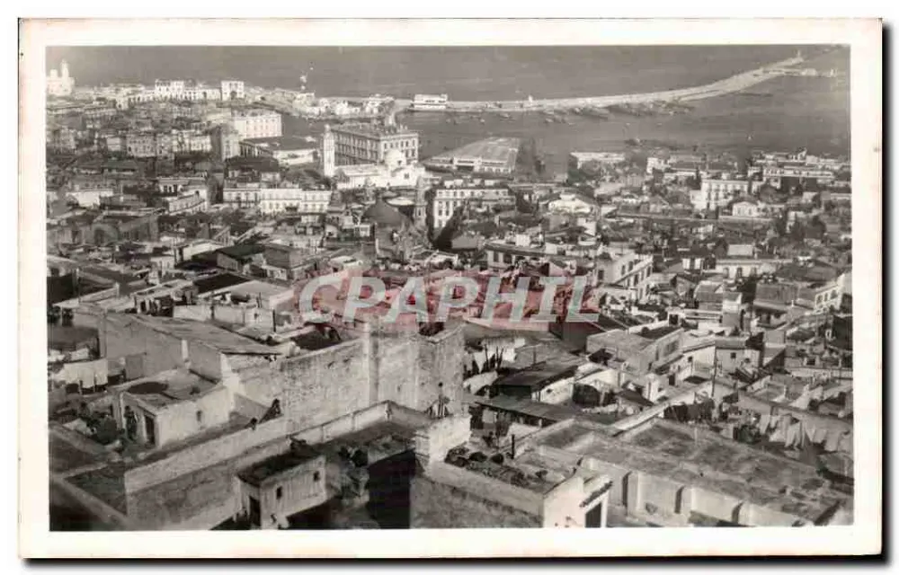 Vista aérea da cidade costeira — número de série não visível - Frente