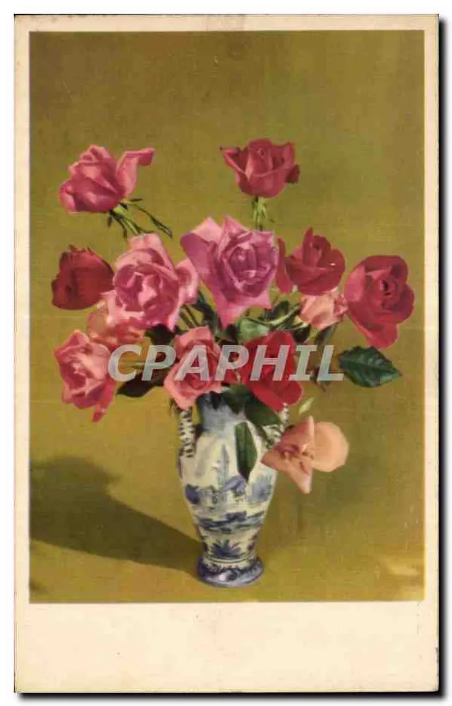 Arranjo de rosas — em um vaso com decoração azul e branca — editor não visível - Frente