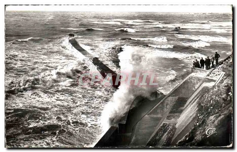 Ondas quebrando em um dique — Cap Fréhel — editora Cap - Frente