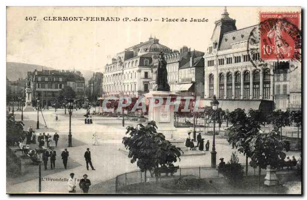 Clermont-Ferrand (P.-de-D.) — Praça de Jaude — A andorinha — França - Frente