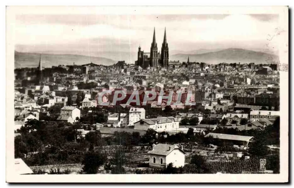 Luftbild der Stadt — Kathedrale Saint-Pierre — Verlag RP - Vorderseite