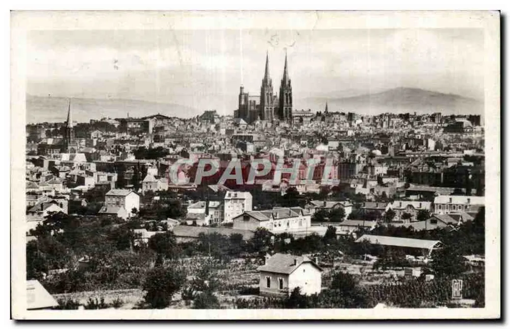Luftbild der Stadt — Kathedrale Saint-Pierre und Saint-Paul — Seriennummer nicht lesbar - Vorderseite