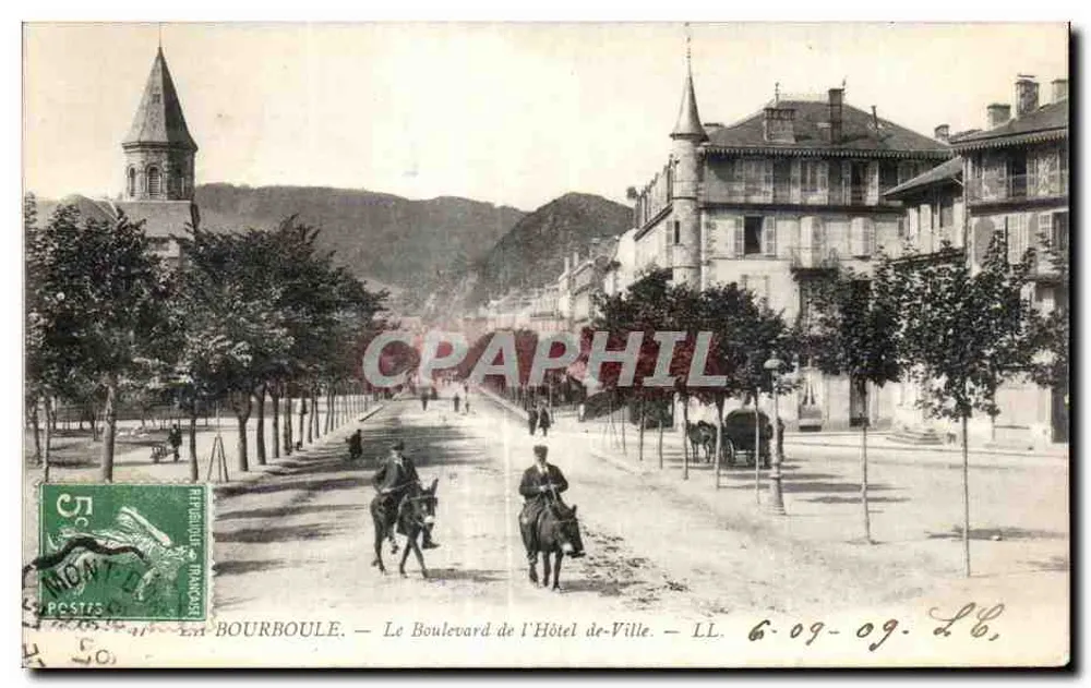 Le Bourboule — Der Boulevard des Rathauses — LL - Vorderseite