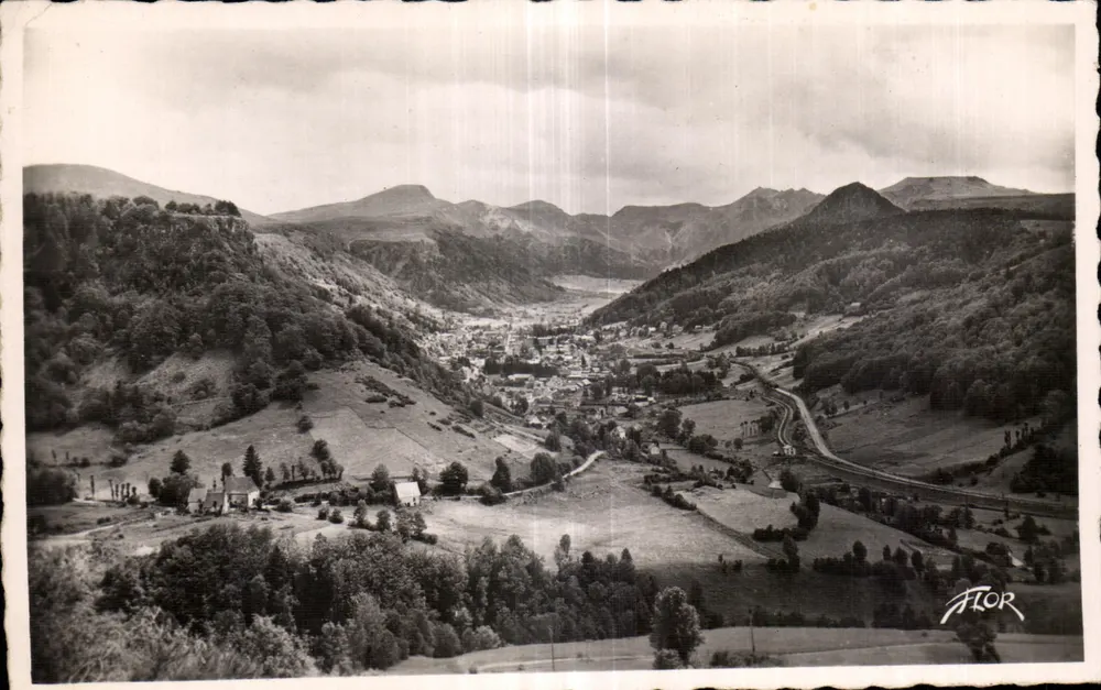 Le Mont-Dore (Puy-de-Dôme) — vista geral — Edições Véritable - Frente