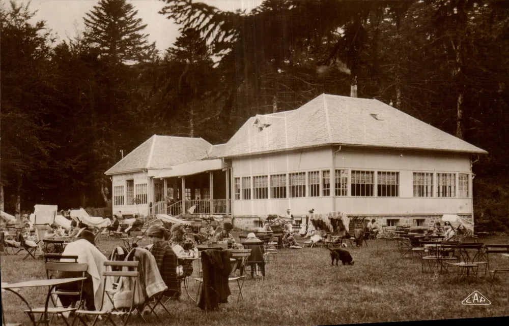 Mont Dore - Salão do Capucino — C.A.P. Strasbourg - Frente