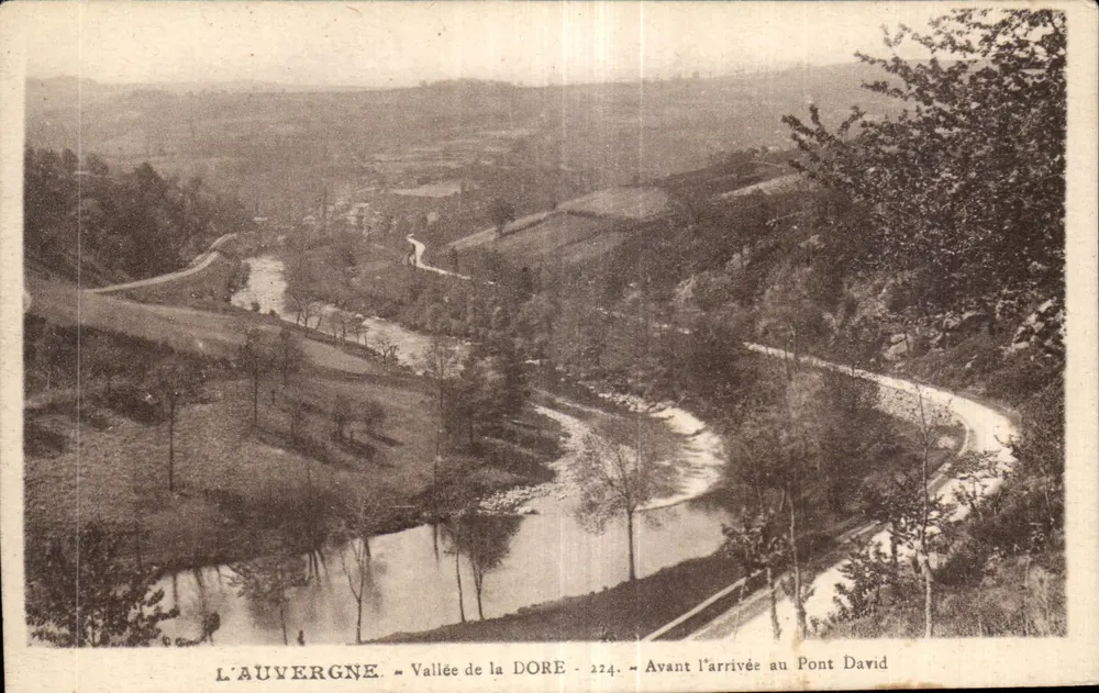 A Auvergne — Vale da Dore — Antes da chegada ao Ponte David — Edição L. Rachet, Ambert, n° 224 - Frente