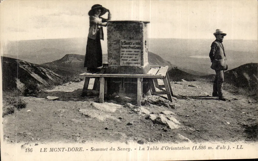 Mont-Dore - Cume do Sancy - Mesa de Orientação (1.886 m de alt.) - LL - Frente