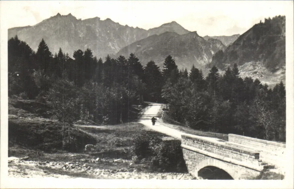 Paisagem montanhosa com ponte de pedra — número de série ilegível - Frente
