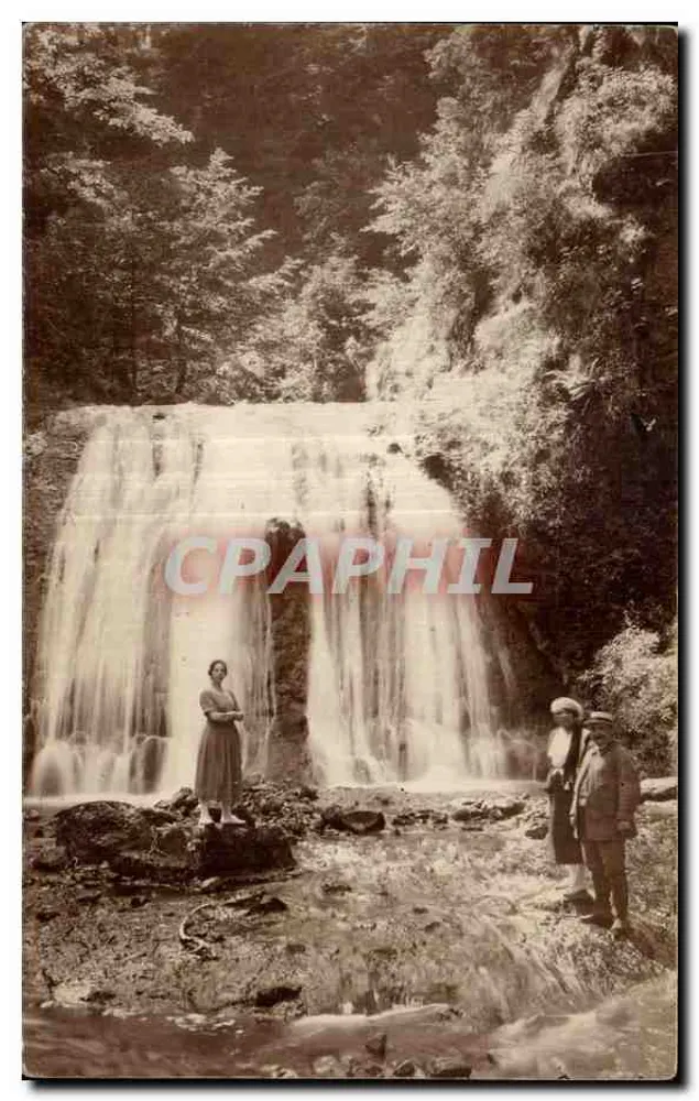 Cachoeira — vista de três pessoas — - Frente