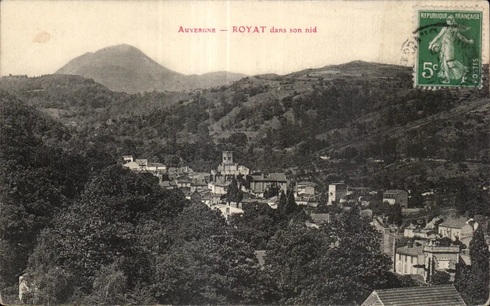 Auvergne — Royat no seu ninho — Edição-fotográfica Gaudé, Clermont-Ferrand - Frente