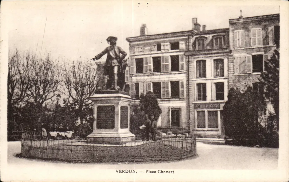 Verdun — Place Chevert — Estátua Monumental — Edição HS Verdun - Frente