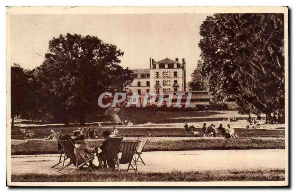 Schloss la Bourdaisière — Park und Besucher - Vorderseite