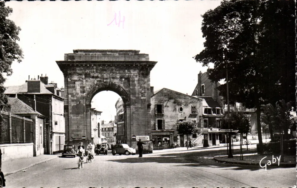 Nevers (Nièvre) — La Porte de Paris — Éditions Gaby, n°58 - Awers