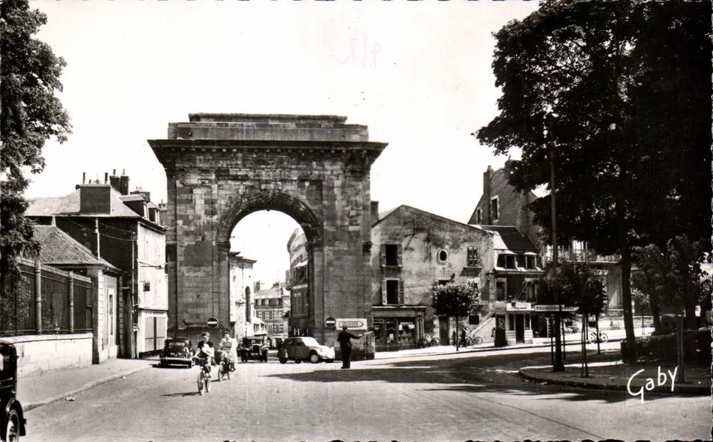 Nevers (Nièvre) — A Porta de Paris — Edições Gaby, n°58 - Frente
