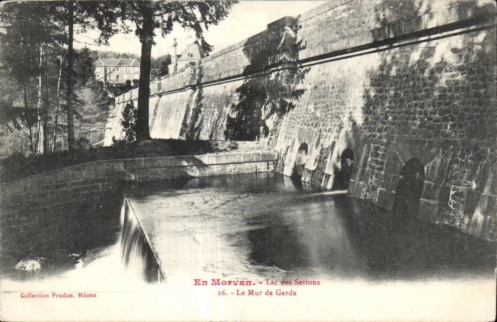 Em Morvan - Lago dos Settons - O Muro de Guarda — Coleção Prudon, Mâcon, n°26 - Frente