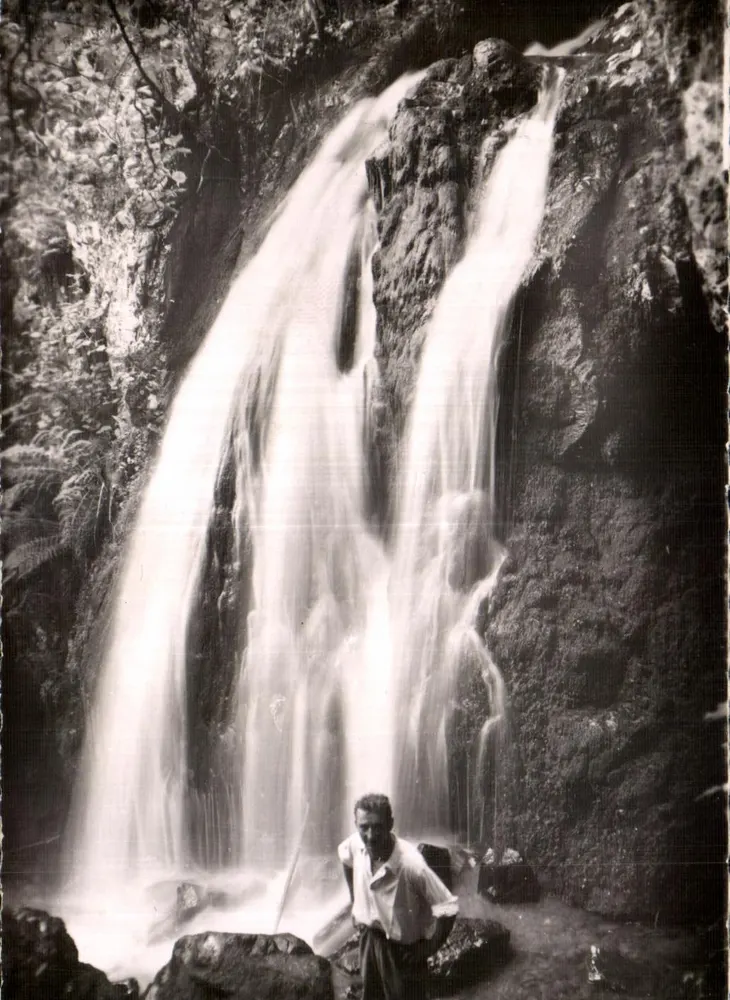 Wasserfall der Dragne — Umgebung von LUZY — Verbotene echte Fotografie - Vorderseite