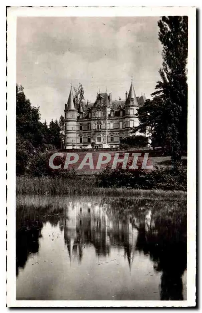 Schloss La Bâtie — Ansicht mit Spiegelung in einem Teich - Vorderseite